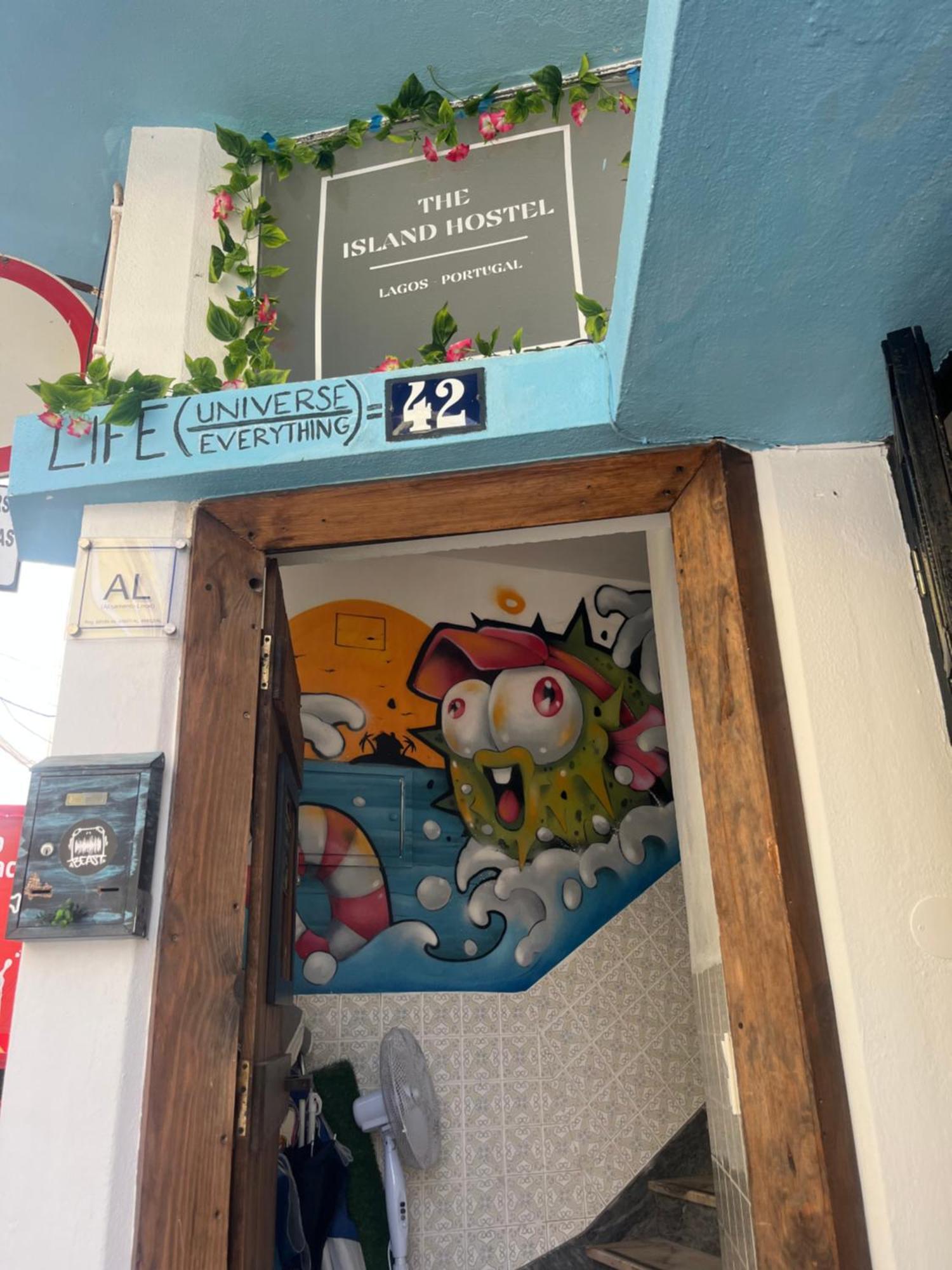 The Island Hostel & Cafe Lagos Ngoại thất bức ảnh
